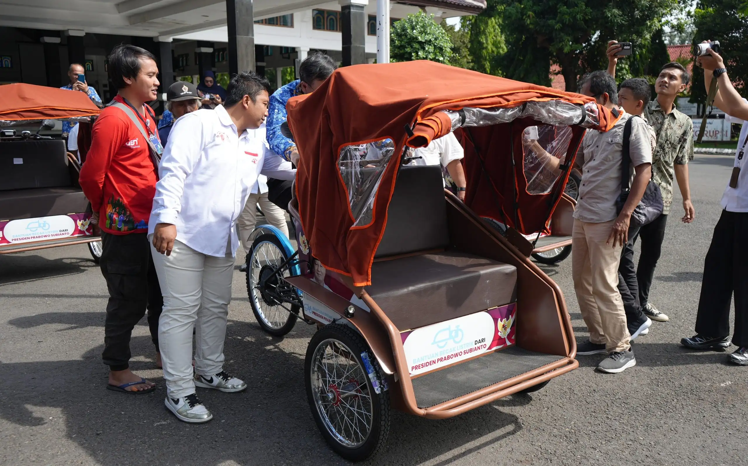 Distribusi Becak Listrik di Banyumas Dimulai untuk Pengayuh Becak Lansia